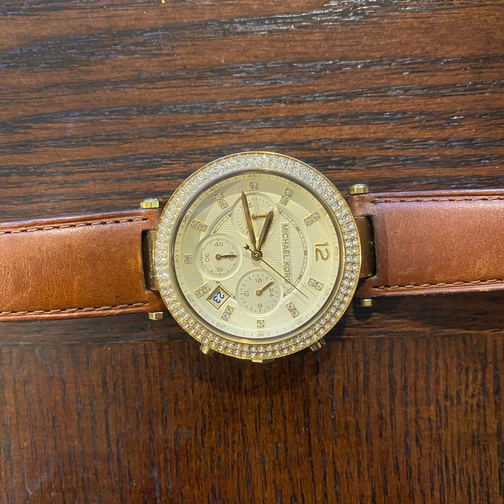 Michael Kors Women’s Watch - leather strap *needs battery - Picture 2 of 12